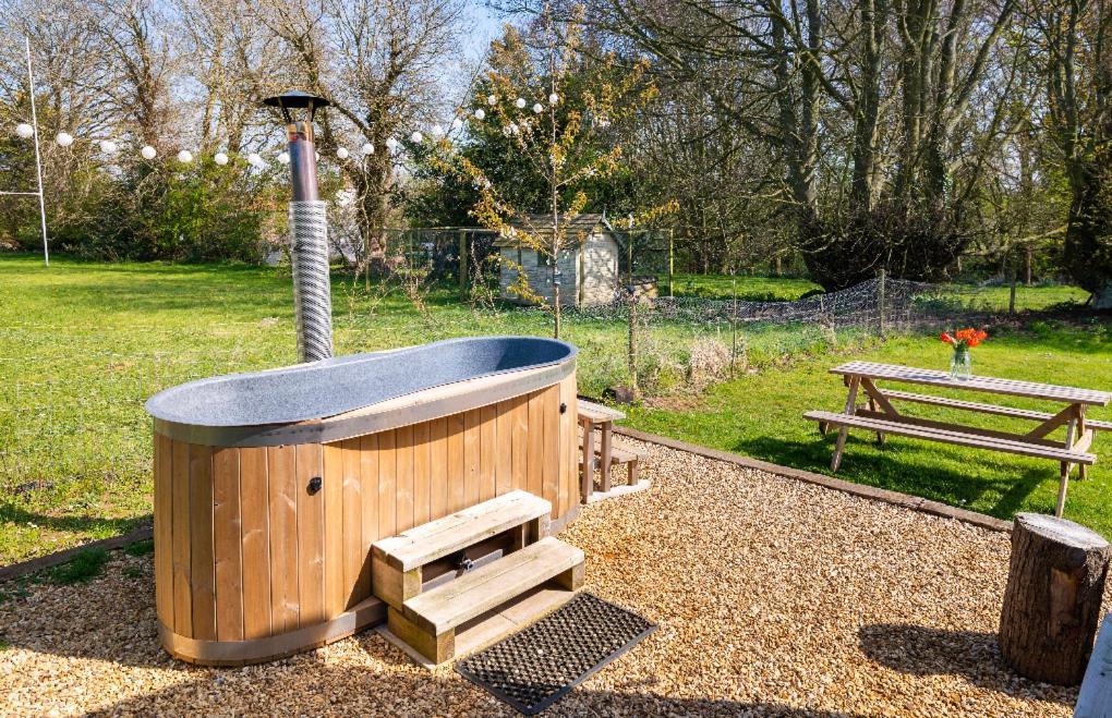 Old King William Shepherd Huts And Private Hot Tubs In North Norfolk Hunworth Dış mekan fotoğraf