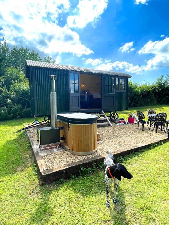 Old King William Shepherd Huts And Private Hot Tubs In North Norfolk Hunworth Dış mekan fotoğraf